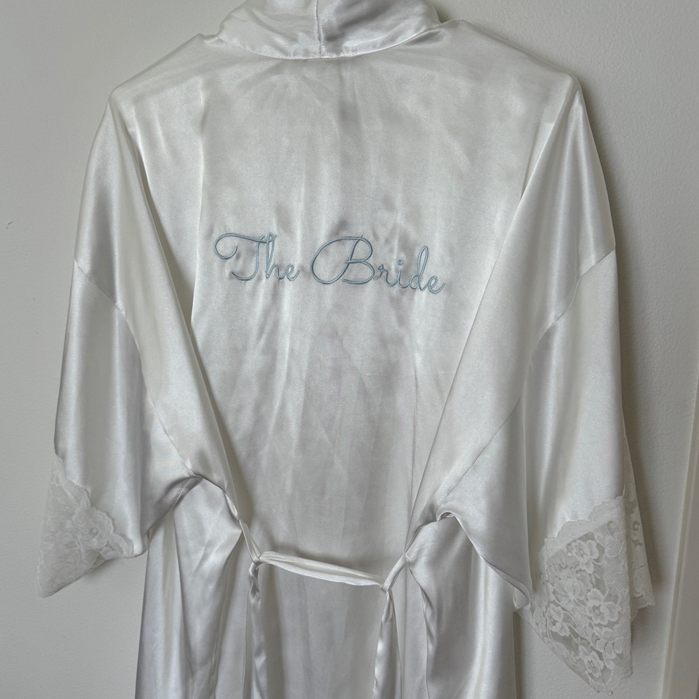 The Bride White Robe - Picture 5 of 5